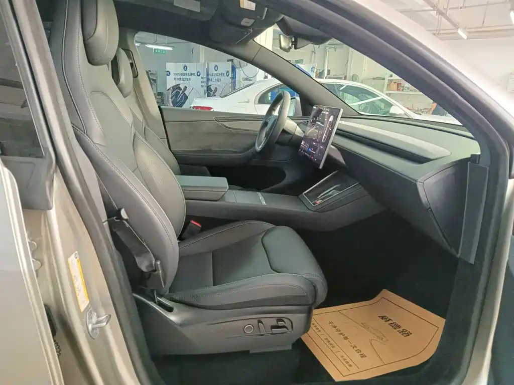 Tesla Model Y L — миниатюра 11