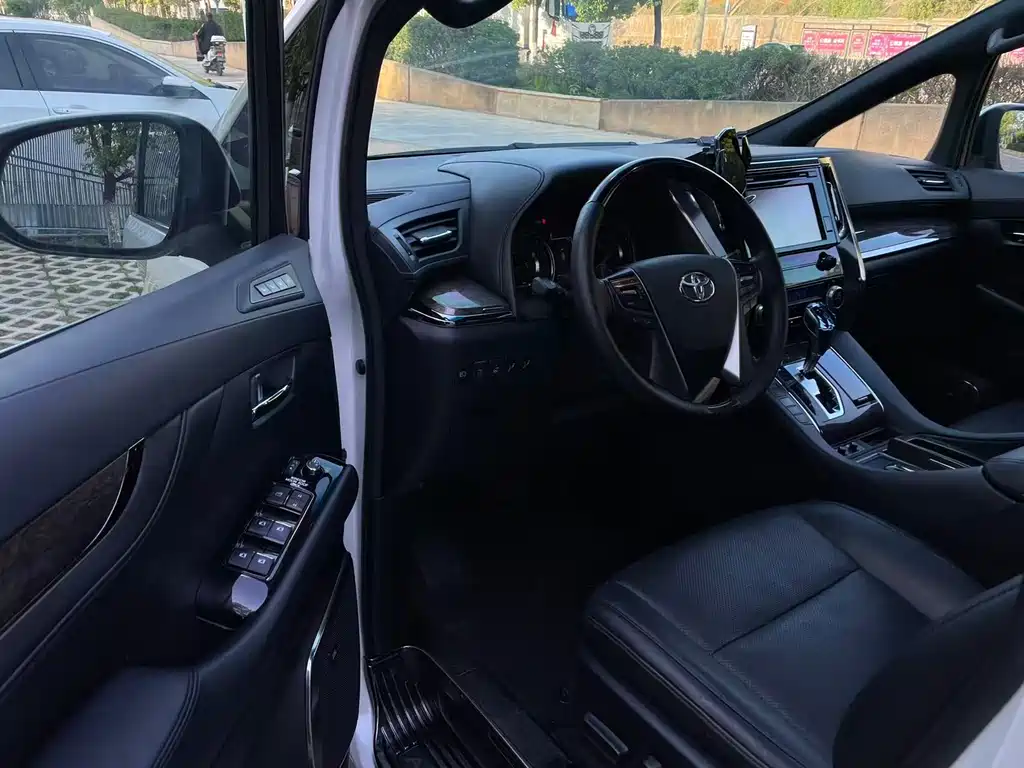 Toyota Alphard 2018 3.5L Luxury