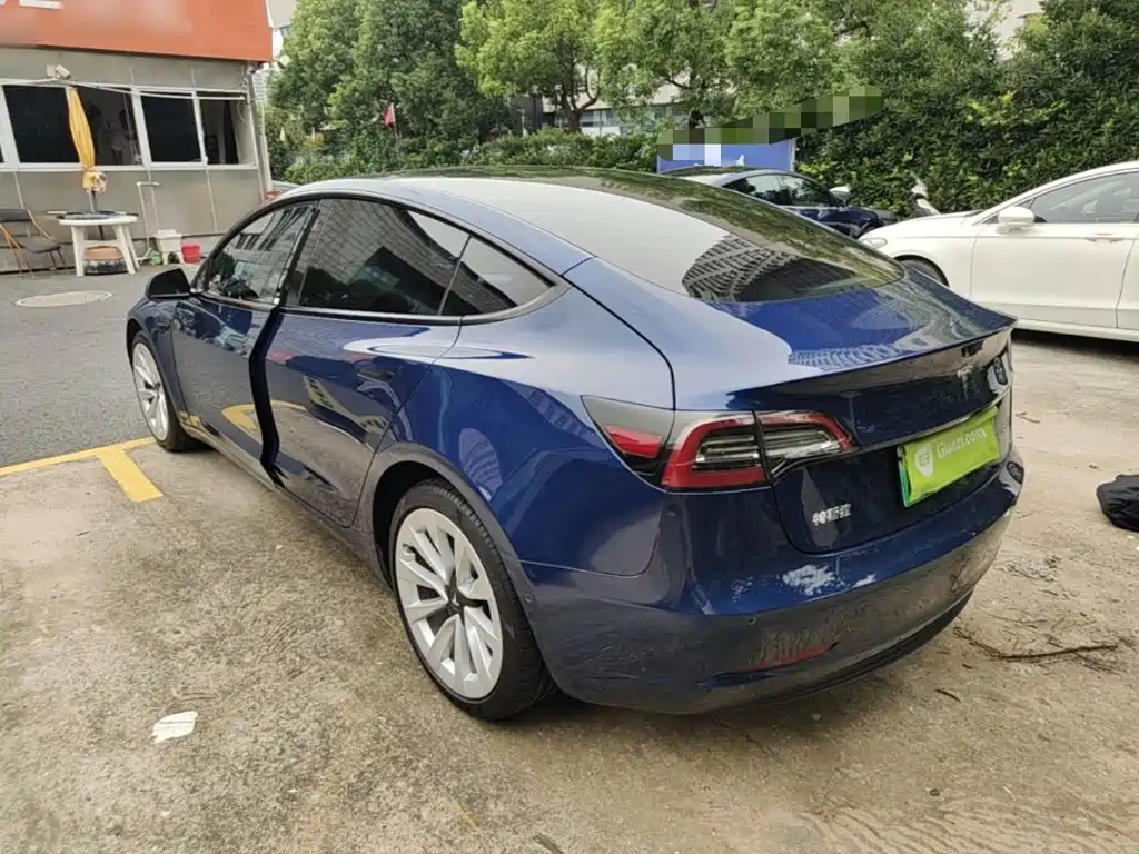 Tesla Model 3 — миниатюра 5