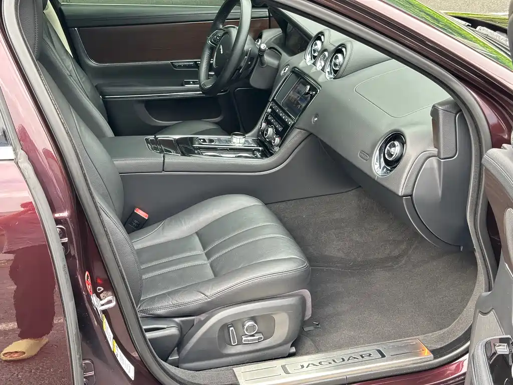 Jaguar XJ — миниатюра 4
