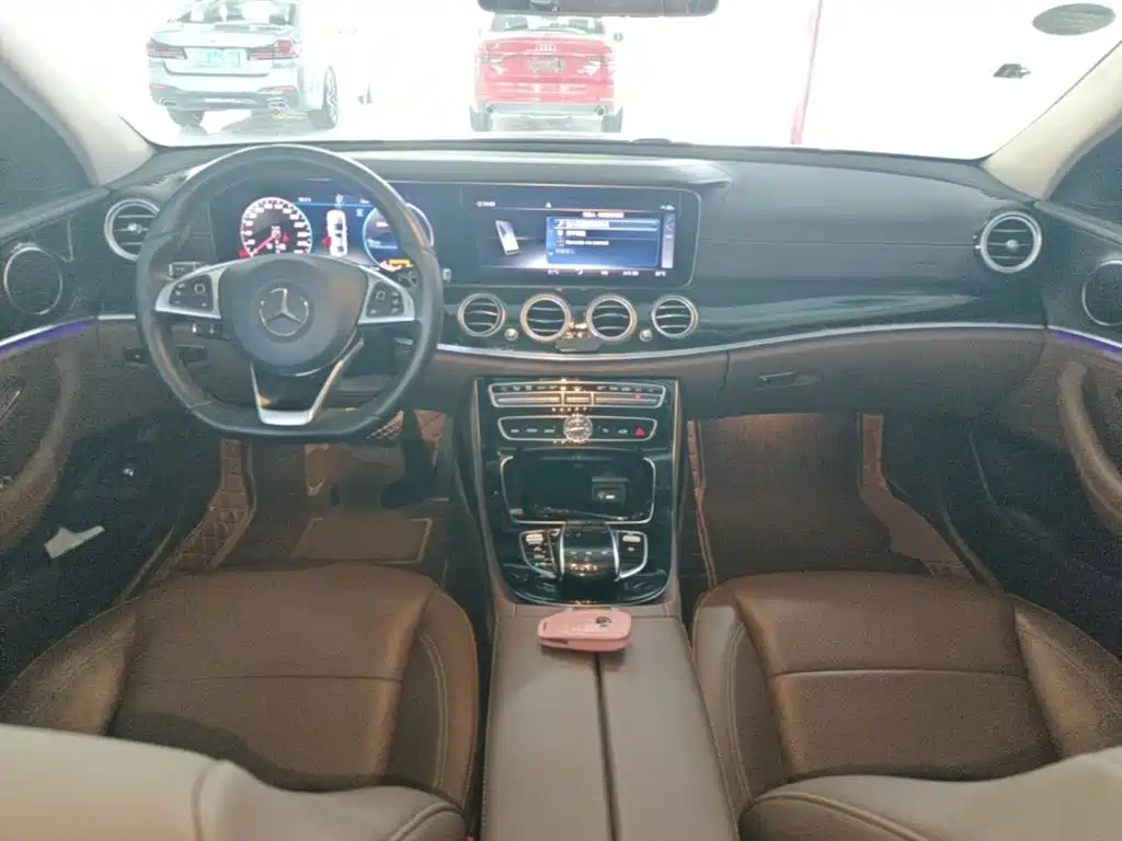 Mercedes-Benz E-Class — миниатюра 10