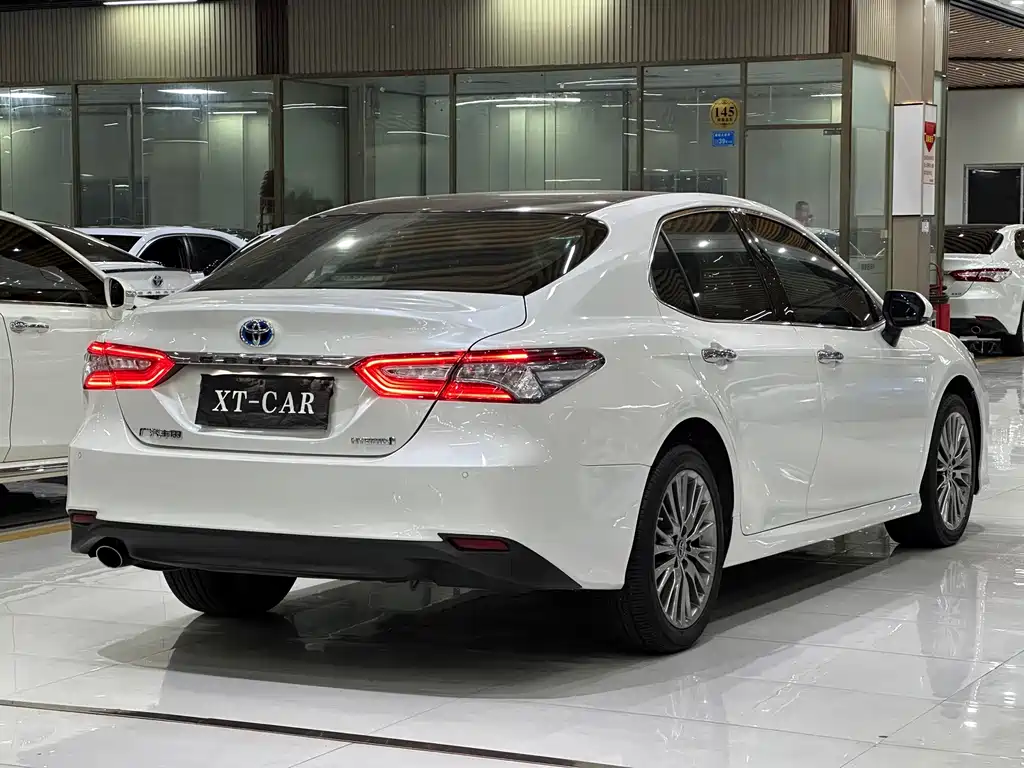Toyota Camry — миниатюра 17