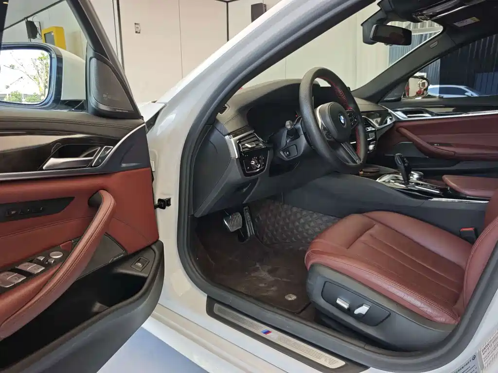BMW 5 Series — миниатюра 4