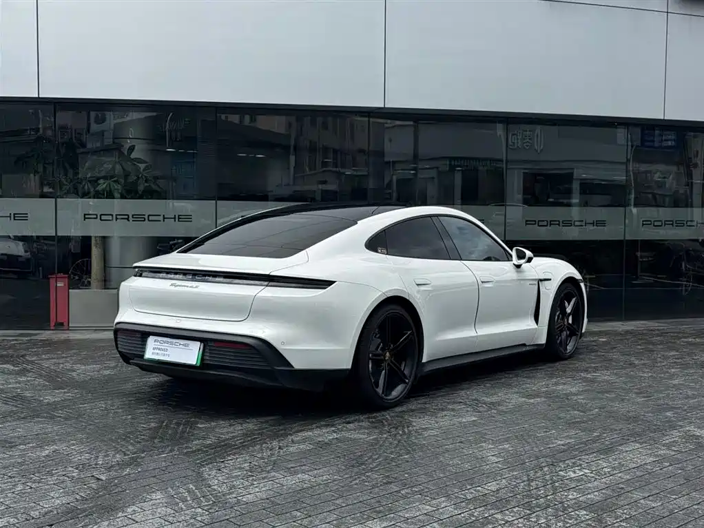 Porsche Taycan — миниатюра 7