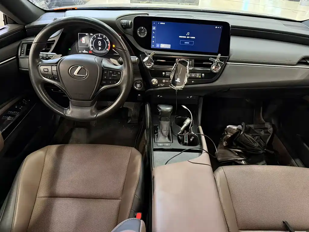 Lexus ES — миниатюра 9