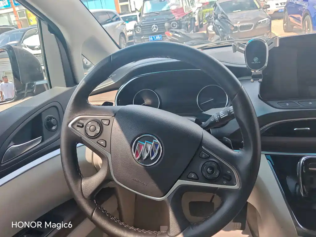 Buick GL8 — миниатюра 18