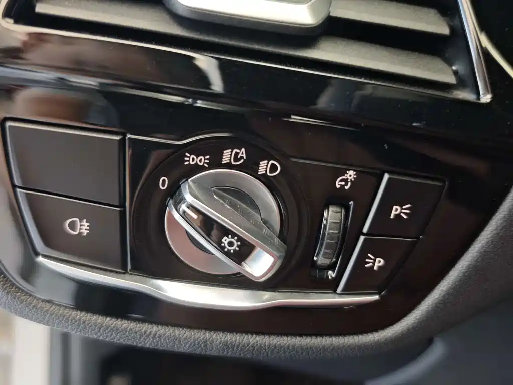 BMW 5 Series — миниатюра 10