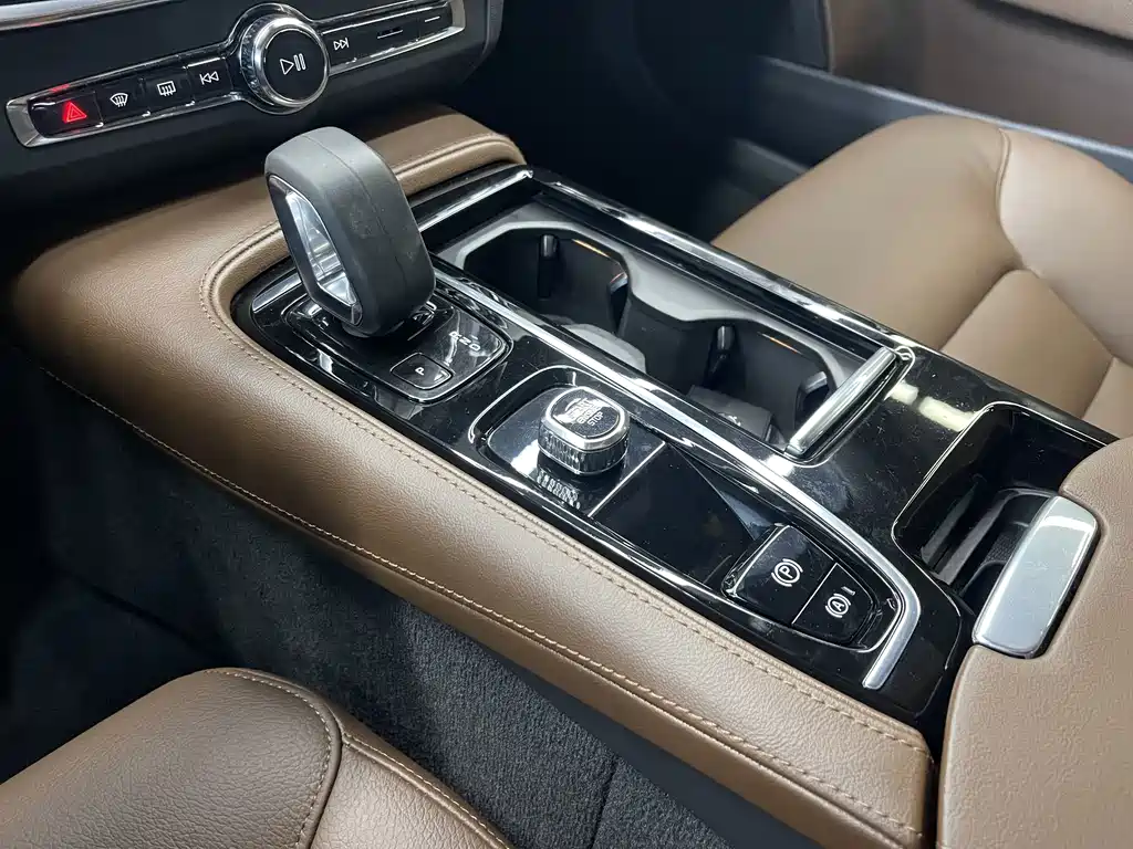 Volvo S90 PHEV — миниатюра 15
