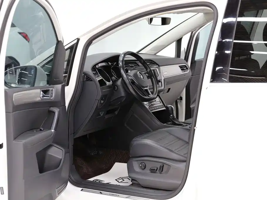 Volkswagen Touran — миниатюра 5