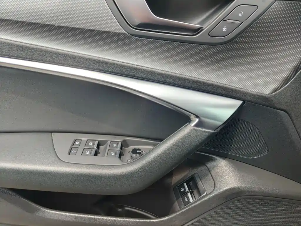 Audi A6L New Energy — миниатюра 10