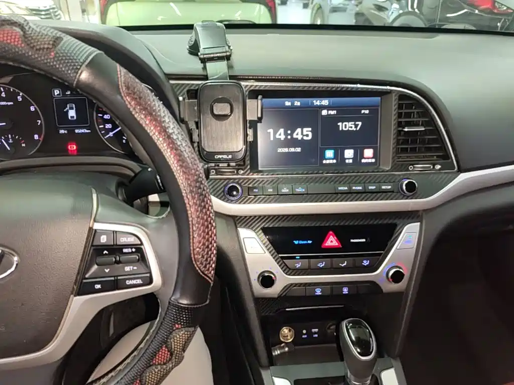 Hyundai Elantra — миниатюра 13