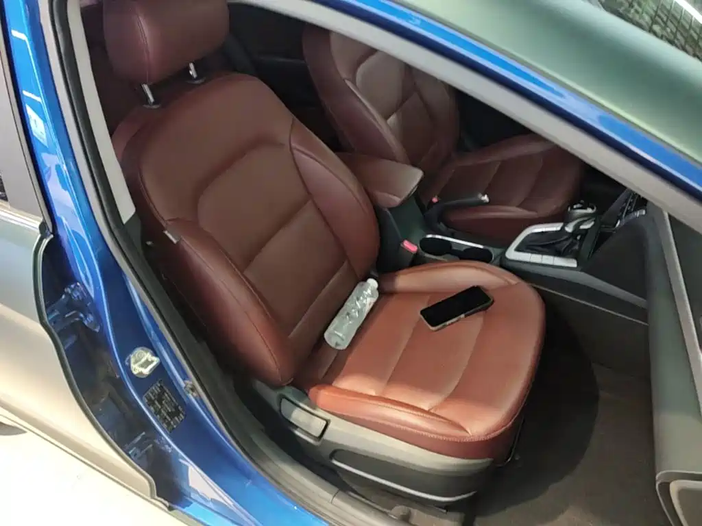 Hyundai Elantra — миниатюра 25