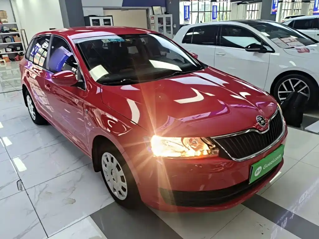 Skoda Rapid Spaceback — миниатюра 4