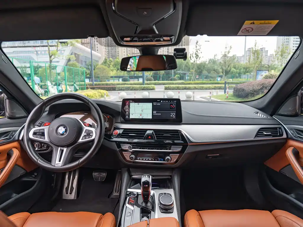 BMW M5 — миниатюра 9