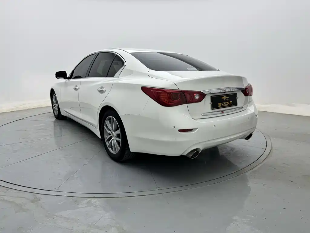 Infiniti Q50 2014 3.7L Comfort