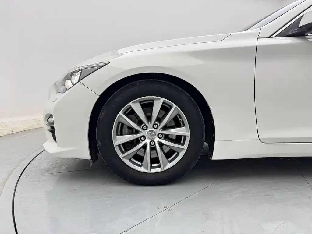 Infiniti Q50 2014 3.7L Comfort