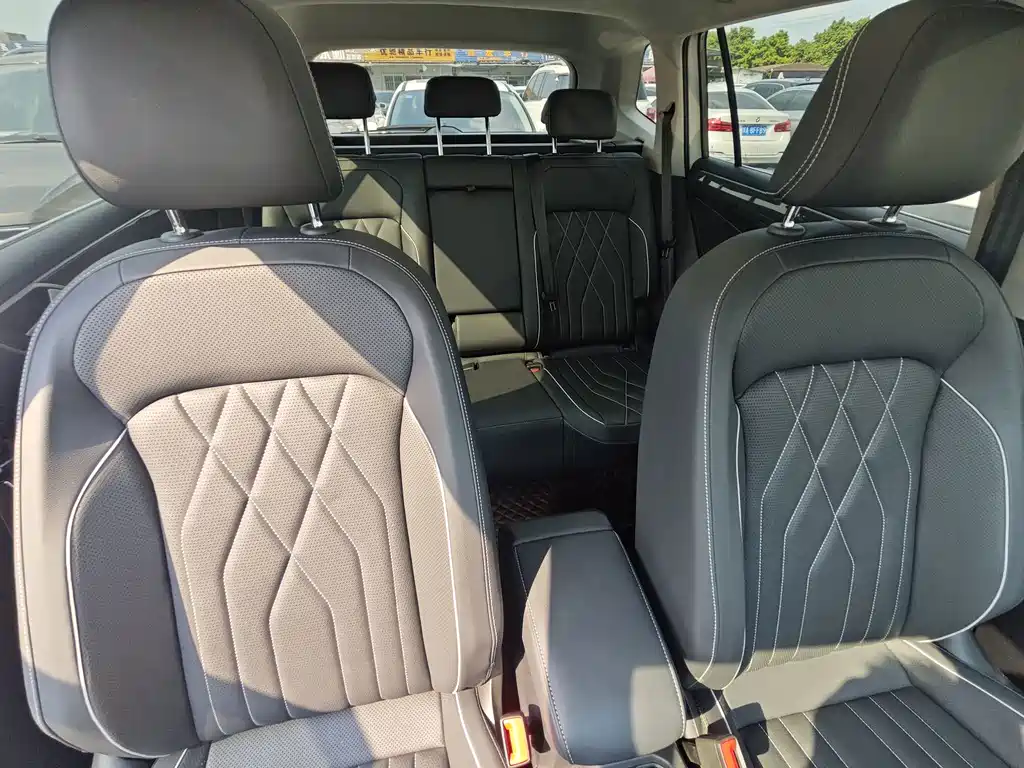 Volkswagen Tiguan L — миниатюра 11