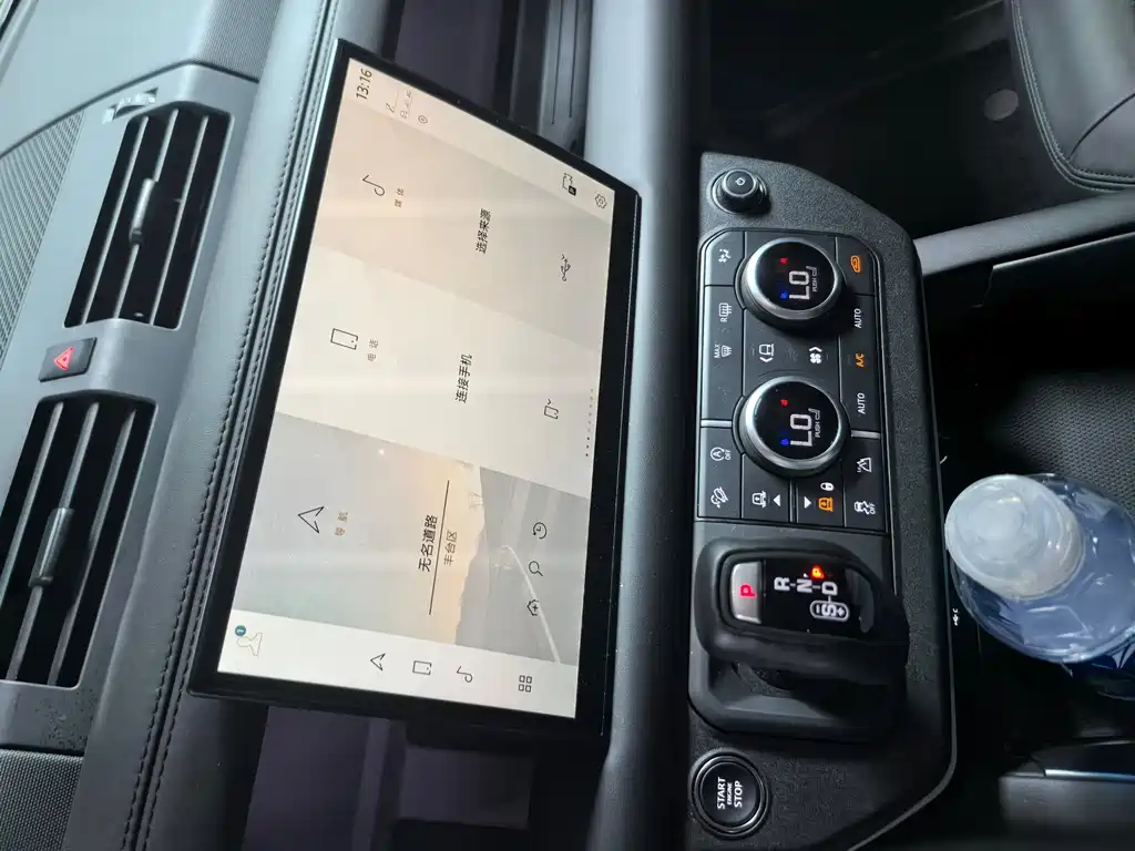 Land Rover Defender — миниатюра 6
