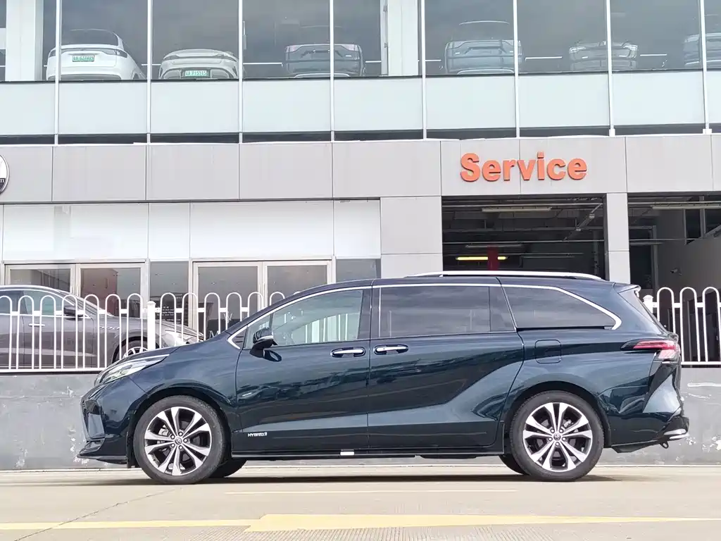 Toyota Granvia 2022 2.5L Flagship