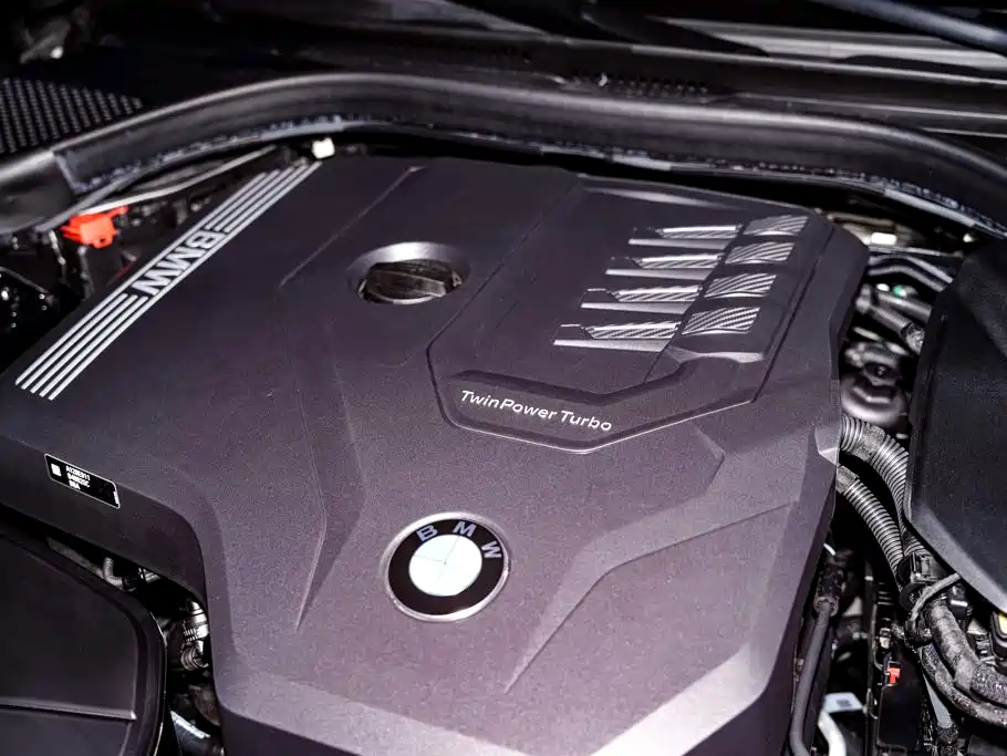BMW 5 Series — миниатюра 13