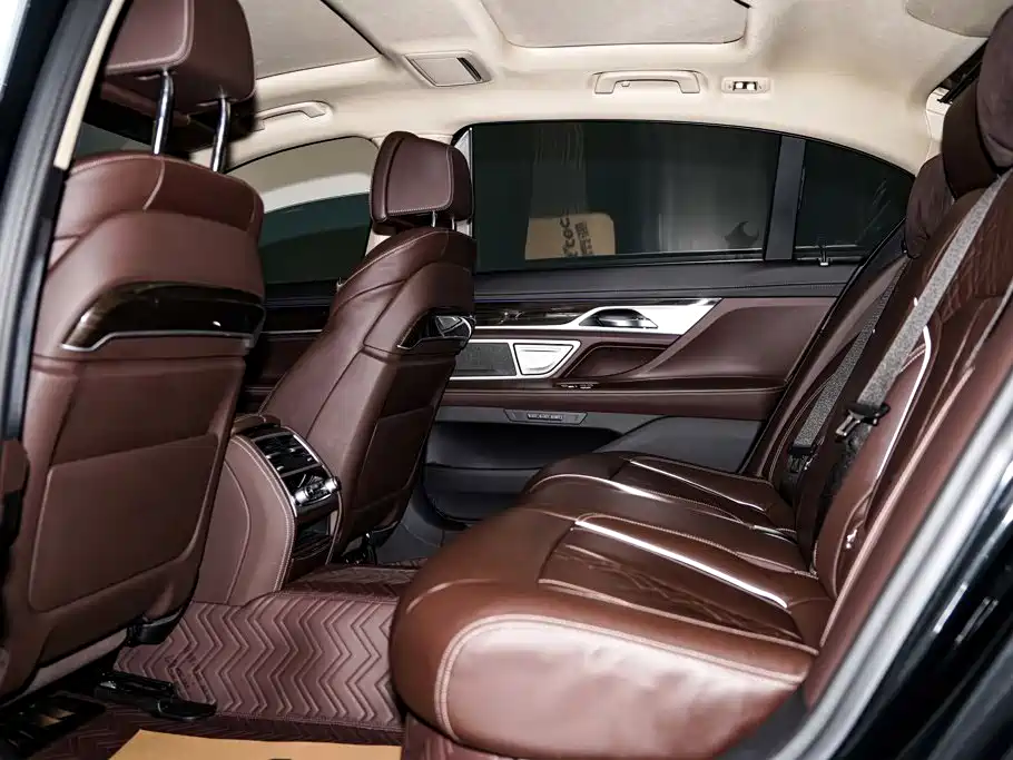 BMW 7 Series — миниатюра 21