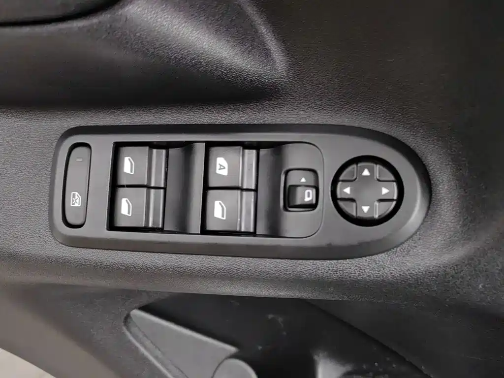 Citroen Elysee — миниатюра 9