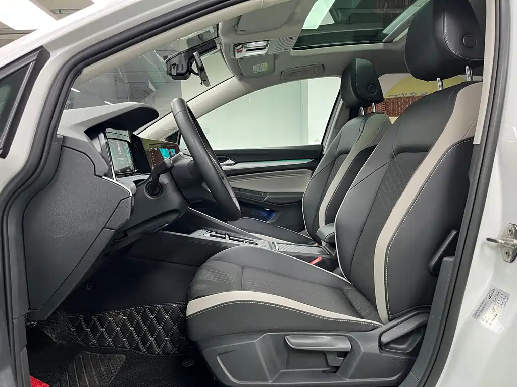Volkswagen Golf 2021 280TSI DSG 30
