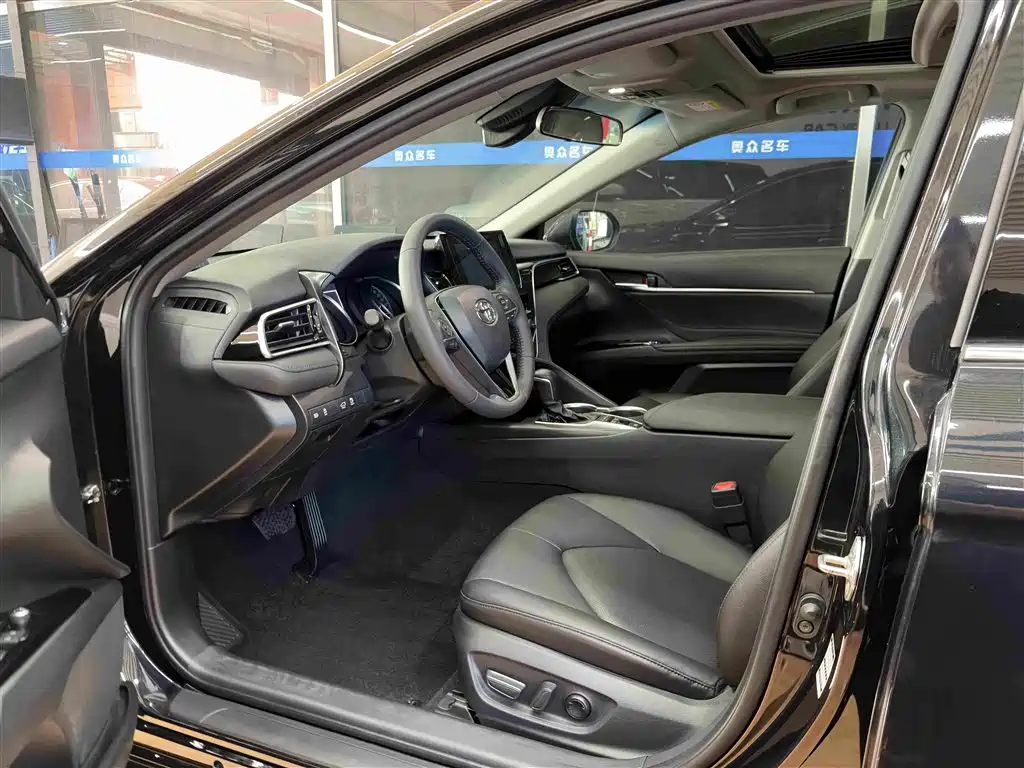 Toyota Camry — миниатюра 4