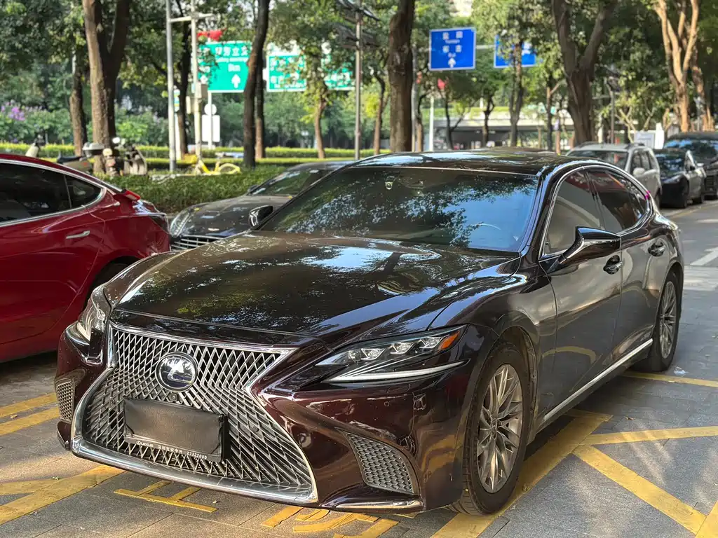 Lexus LS