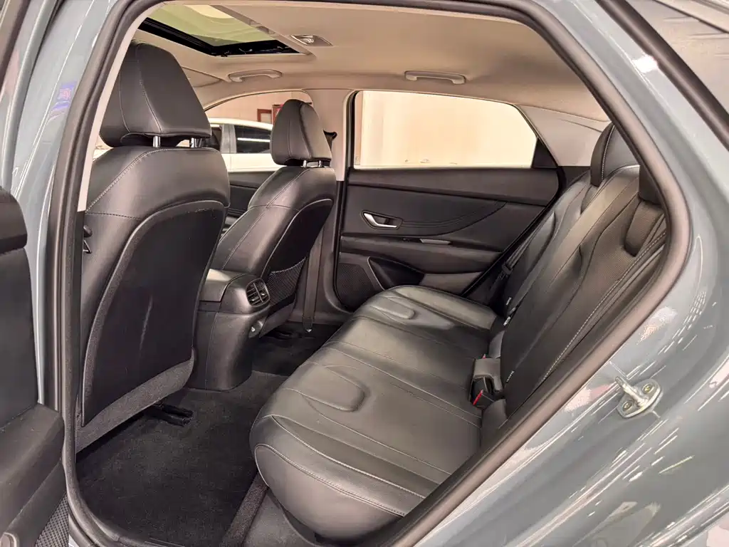 Hyundai Elantra — миниатюра 14