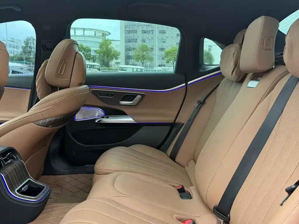 Mercedes-Benz E-Class — миниатюра 5