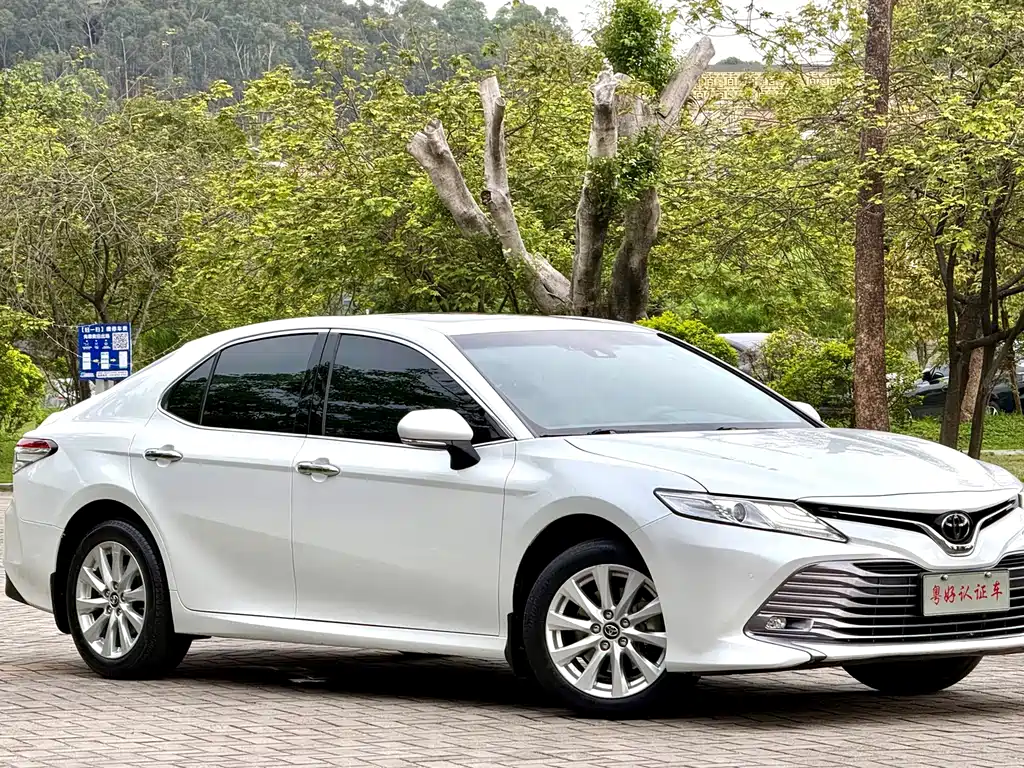 Toyota Camry — миниатюра 2
