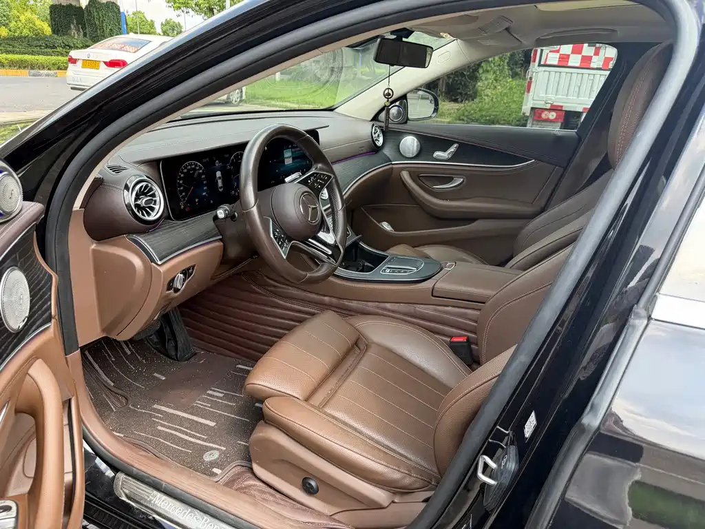 Mercedes-Benz E-Class — миниатюра 6