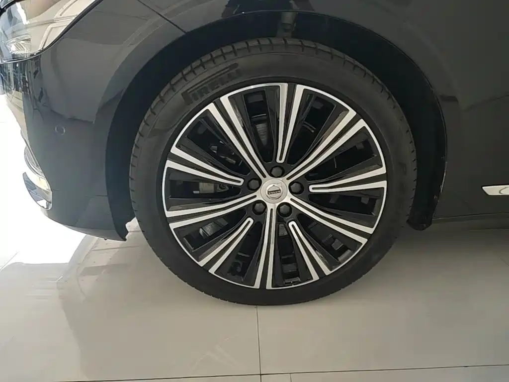 Volvo S90 — миниатюра 23