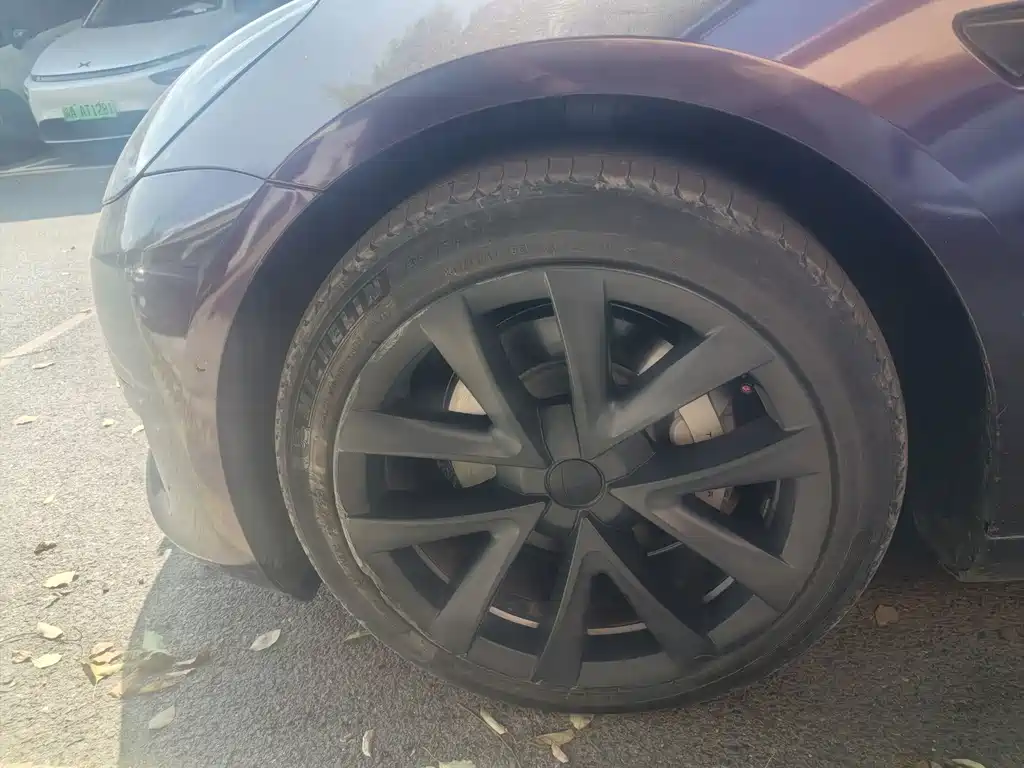 Tesla Model 3 — миниатюра 5