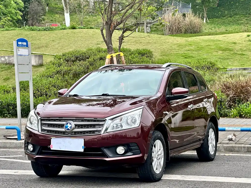Venucia T70 2015