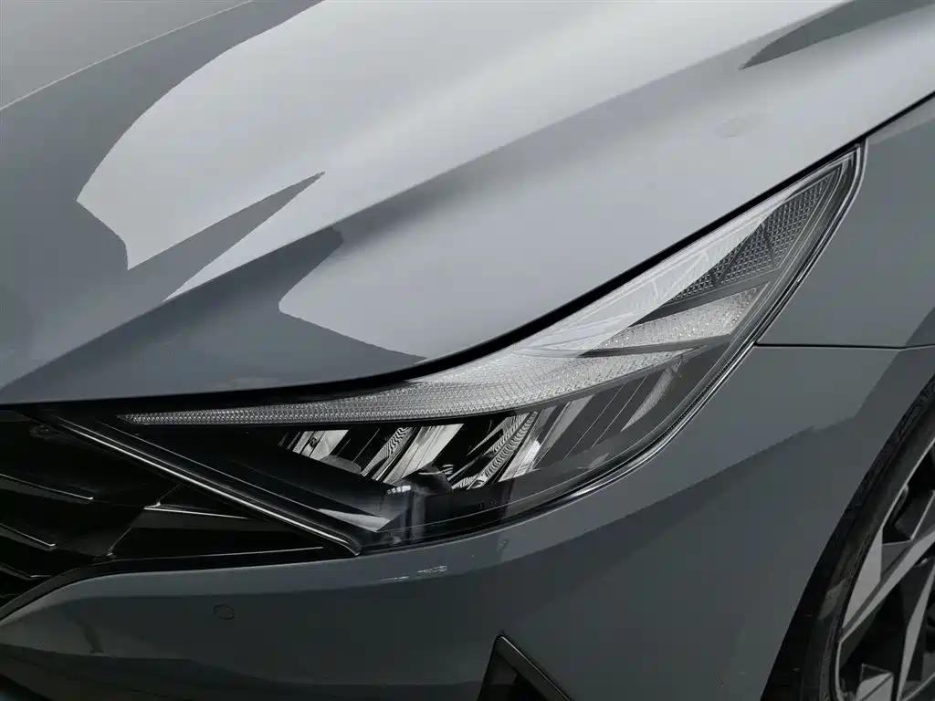 Hyundai Elantra 2021 1.5L CVT LUX Luxury