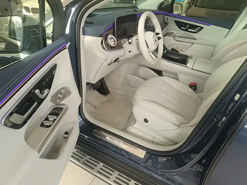 Mercedes-Benz EQE SUV — миниатюра 16