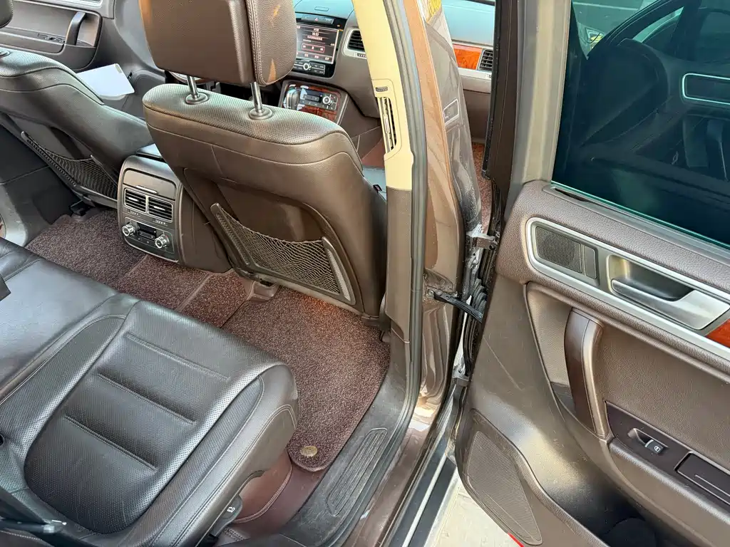 Volkswagen Touareg 2011 3.0TSI Luxury