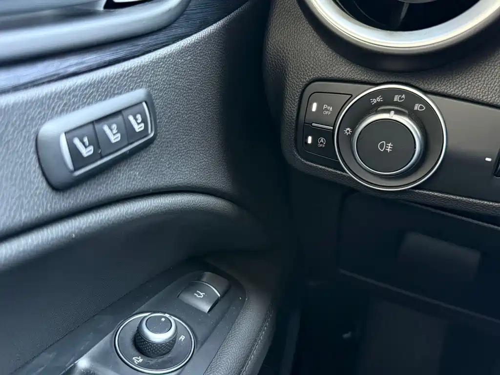 Alfa Romeo Stelvio — миниатюра 16