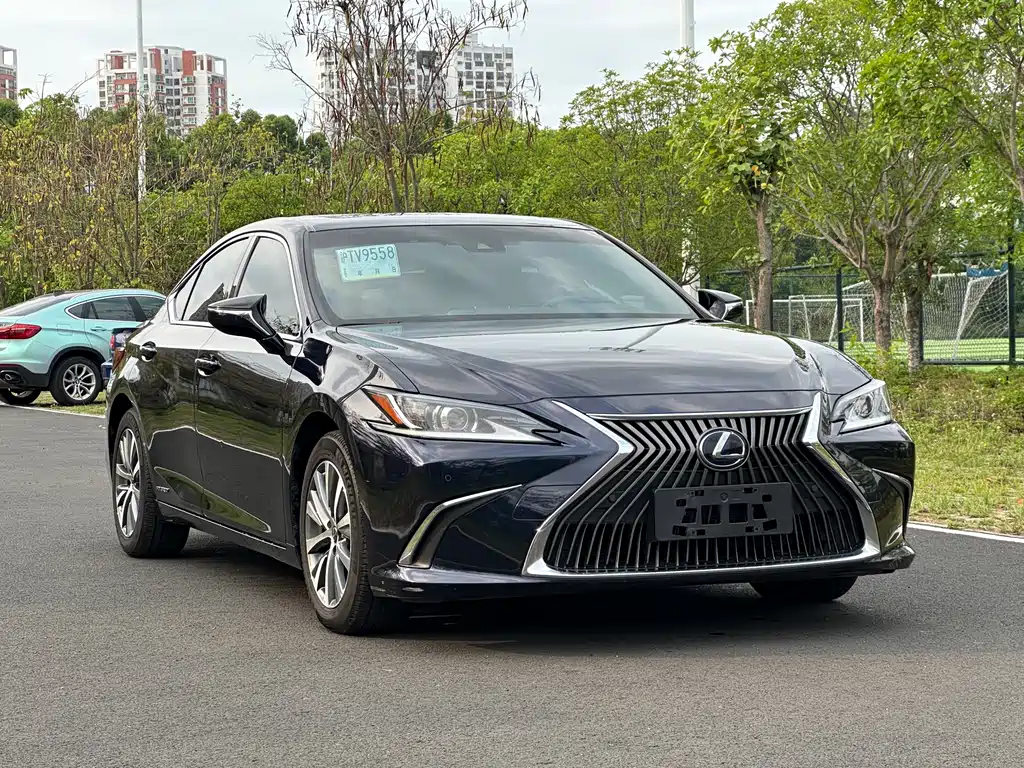 Lexus ES 2018 300h V