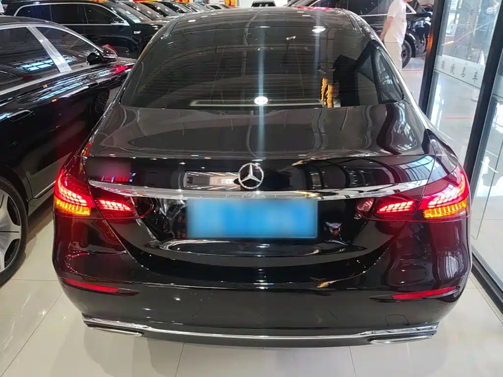 Mercedes-Benz E-Class — миниатюра 6