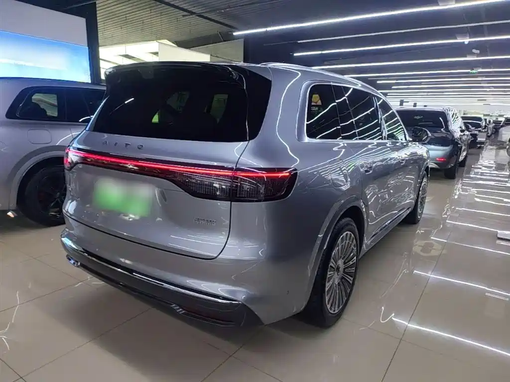 Aito M8 2025 Ultra 53.4kWh 5 мест (192 )