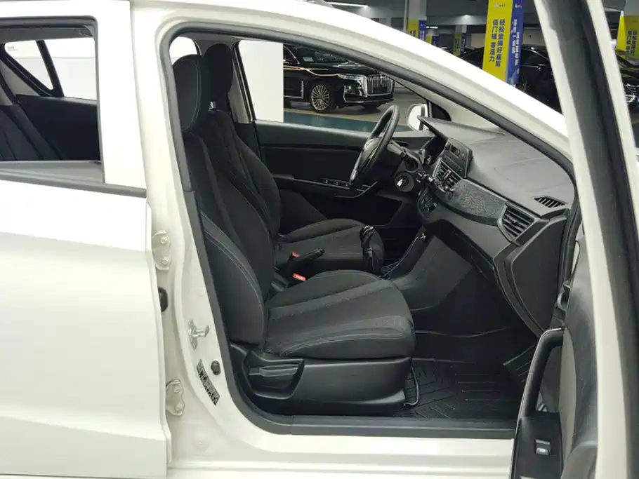 Baojun 310 — миниатюра 8