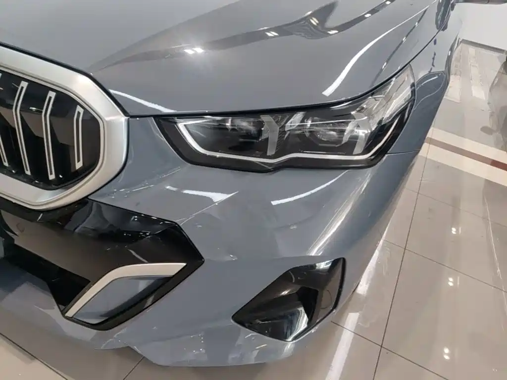 BMW 5 Series — миниатюра 24