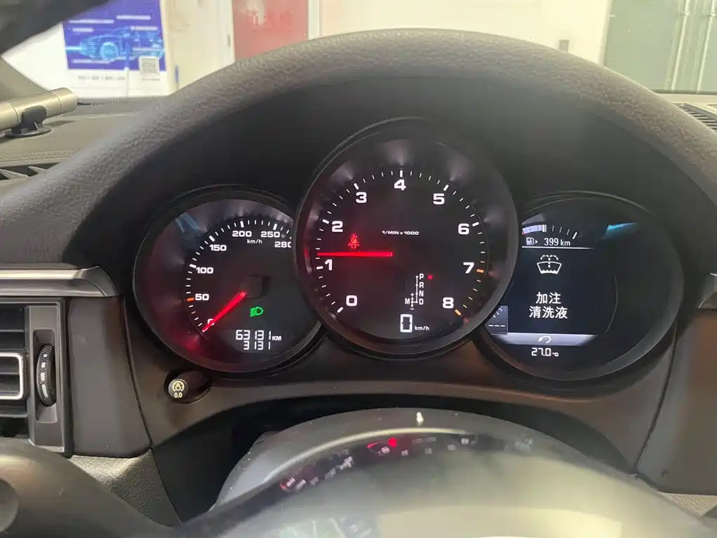 Porsche Macan — миниатюра 10