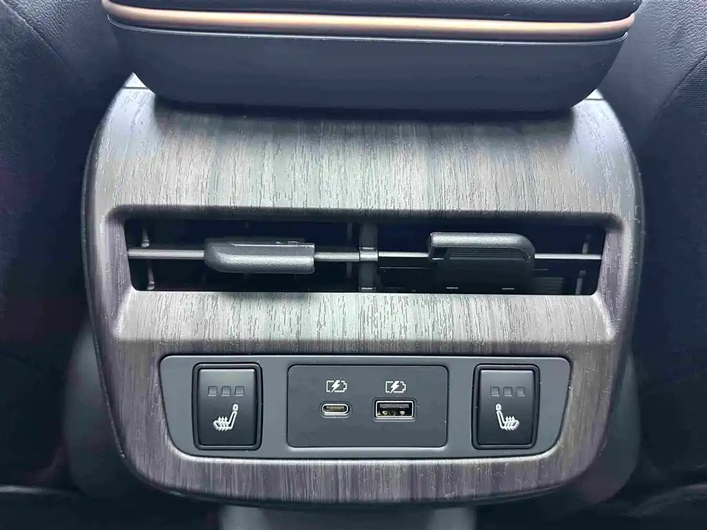 Nissan Ariya — миниатюра 17
