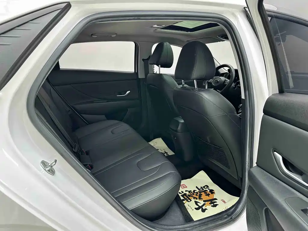 Hyundai Elantra — миниатюра 15