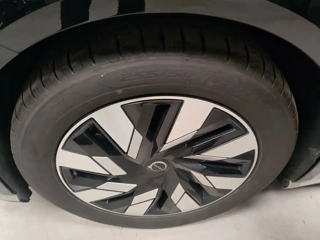 Volvo EM90 — миниатюра 10