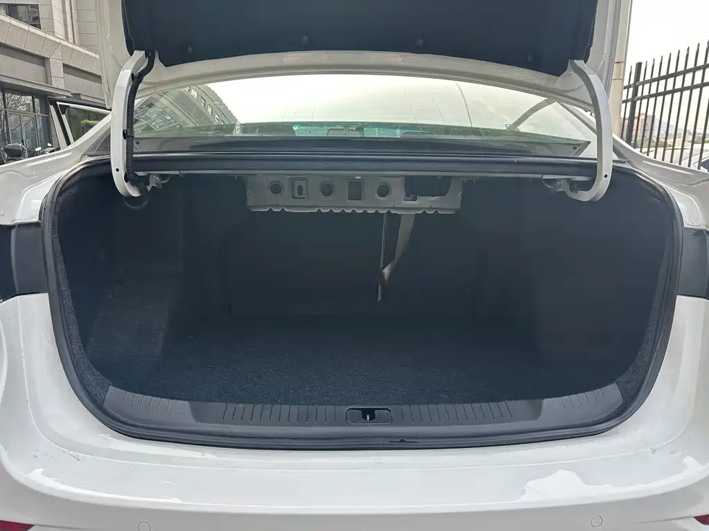 Buick Excelle — миниатюра 9